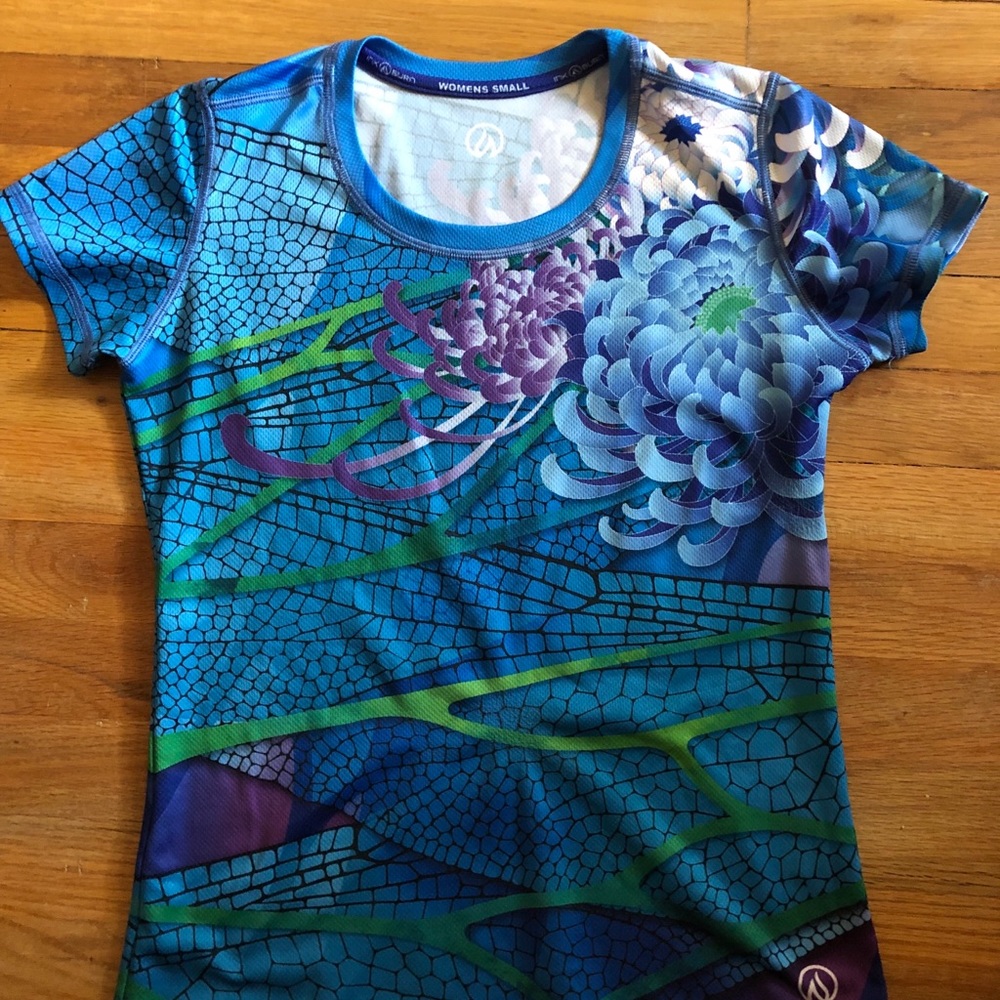 Dragonfly tech tee (skirt sold)